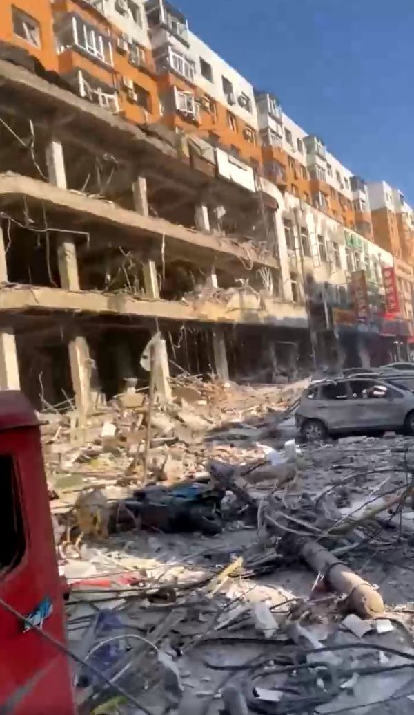 突發！沈陽一飯店燃氣爆炸，半條街成廢墟(圖2)