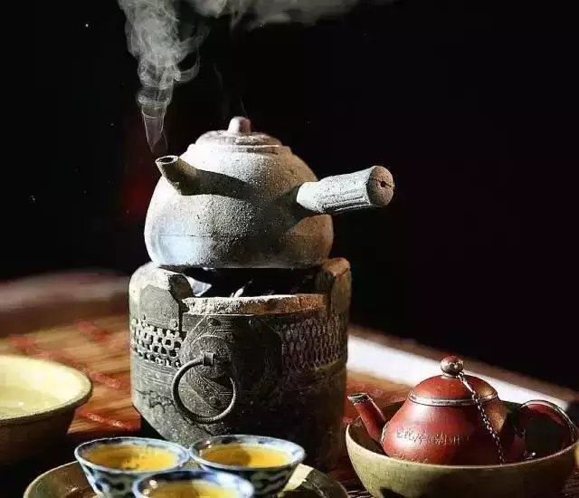”警惕一氧化碳中毒，女子圍爐煮茶三小時險喪命”